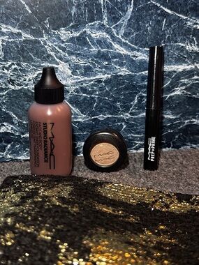 MAC Discounted Bundle - Foundation, Eyeshadow and Lip Primer + FREE POUCH